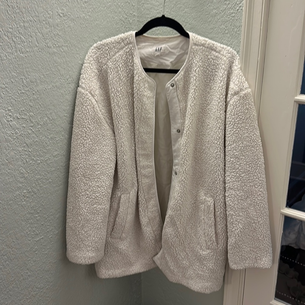 Ecru sherpa jacket from The Gap for fall